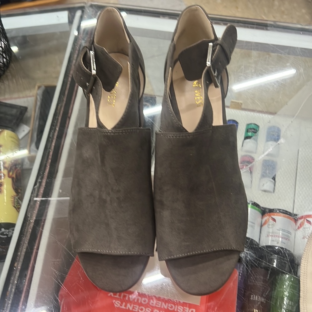 NINE WEST | Groovy Go dark taupe cut-out block heel peep toe heels - Picture 2 of 6